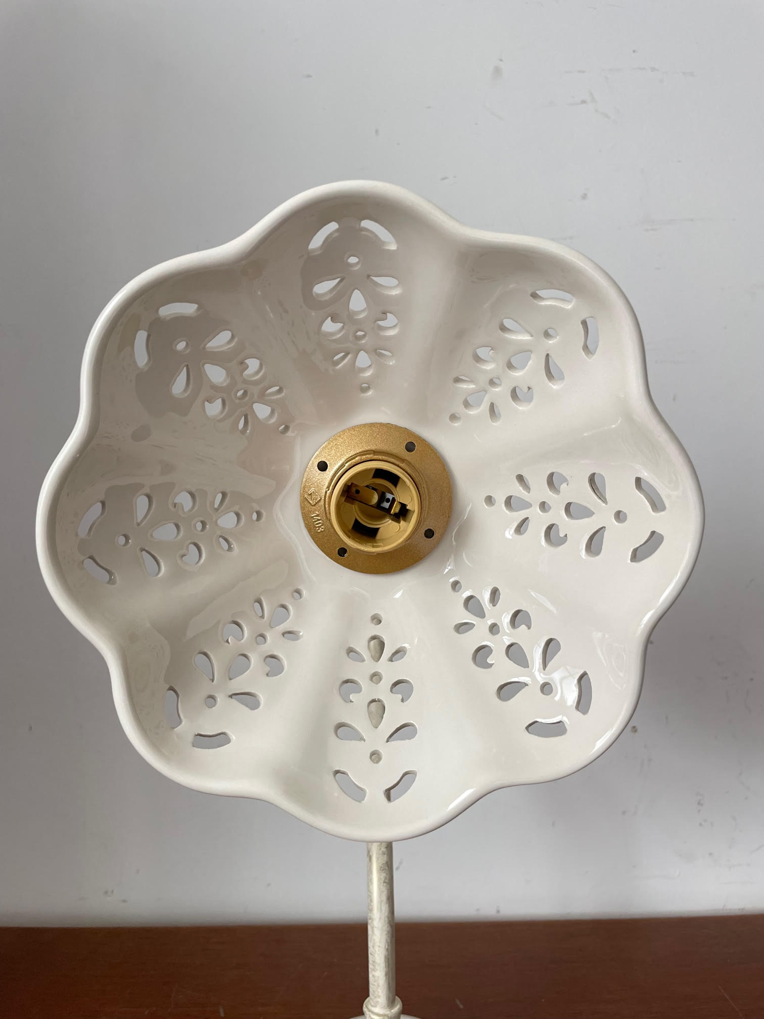 Applique Da Parete In Ottone Con Finitura Laccata Bianca - Stile Vintage Shabby Chic Per Interni