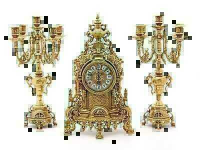 Set di 2 candelabri in ottone barocco e orologio a formare un Trittico