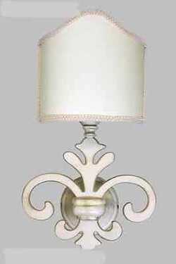 applique-lampada-giglio-fiorentino-avorio-decape-ottone-e-pergamena-a-1-luce-e14.jpg