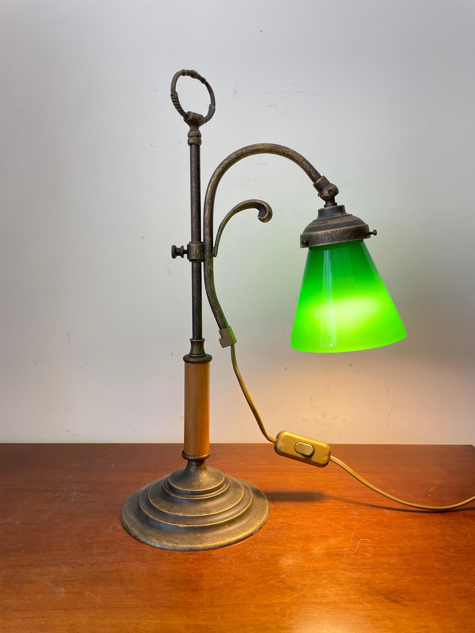 Lampada da scrivania ministeriale verde vintage