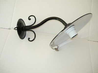 Lampada applique a parete per esterno in ferro battuto  con piatto smaltato 2100 