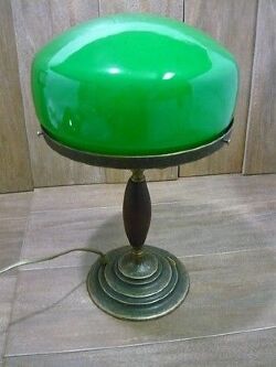 lampada-da-tavolo-ottone-vetro-opaline-verde-da-studio-per-banchieri-old-england.jpg