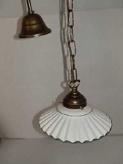 lampadario-sospensione-ottone-ceramica-ondulata-bianca-bordo-verde-20-cm.jpg